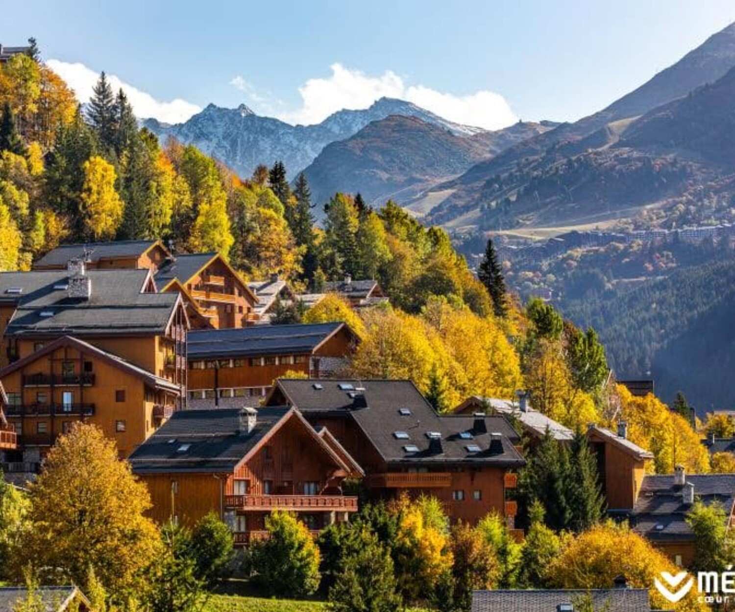 Méribel Village pendant l’intersaison d’automne dans les Alpes françaises